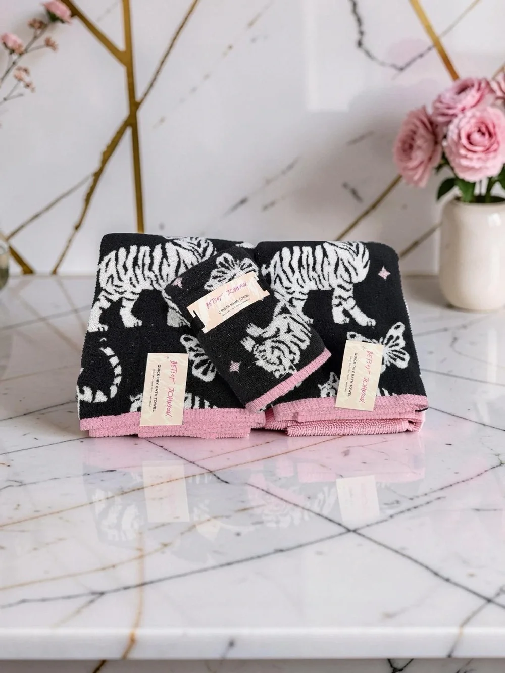 Betsey Johnson NWT Plush Black & White Tiger Print Bath and Hand Towel Set